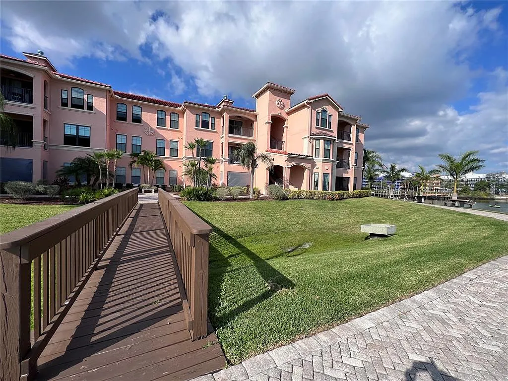 2 bed, 1.0 bath, 980 sqft, $2,798 — Photo 4