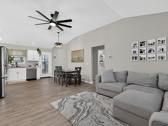 4th image of 102 Ashley Dr