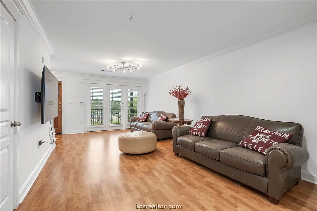 2 bed, 2.5 bath, 1052 sqft, $2,100 — Photo 2