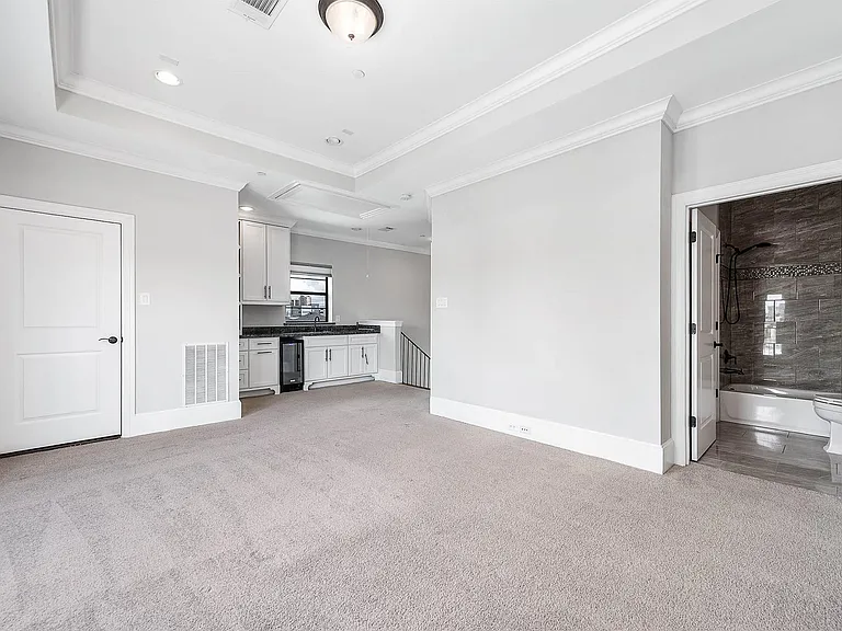 5733 Winsome Ln — Photo 10