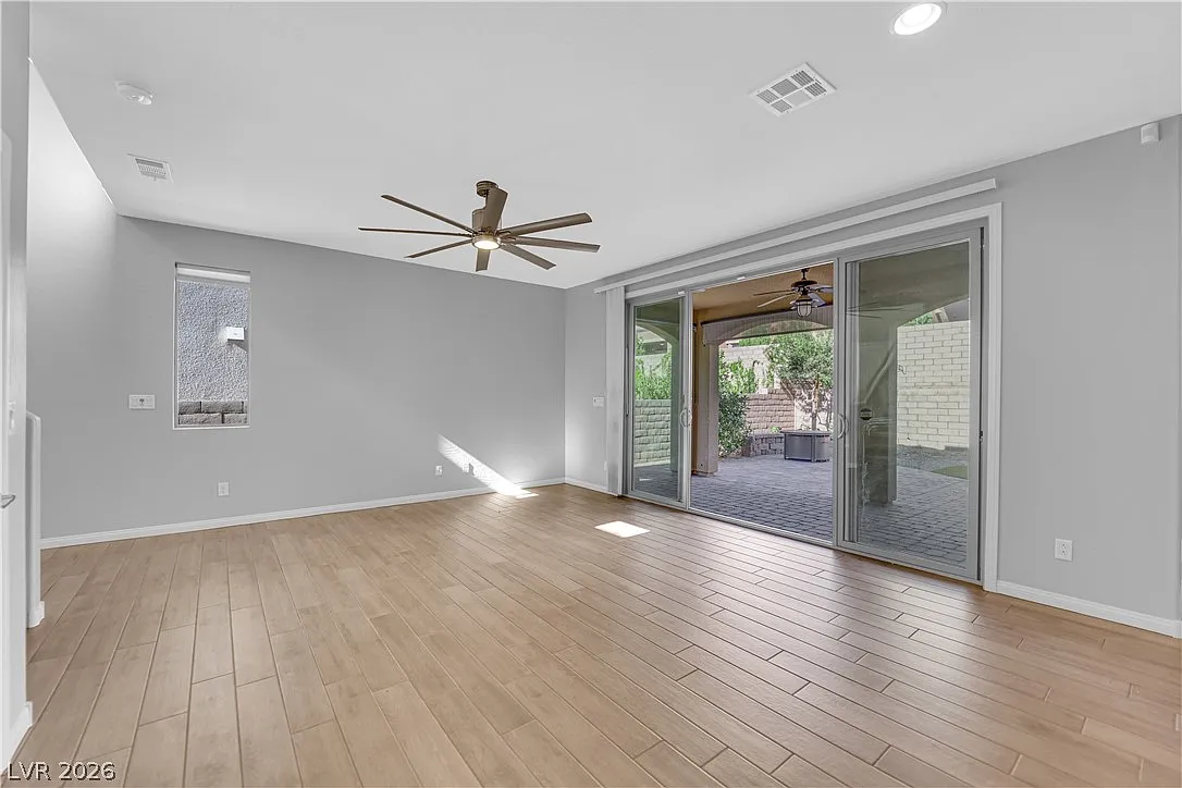 4 bed, 3.0 bath, 2378 sqft, $3,400 — Photo 4
