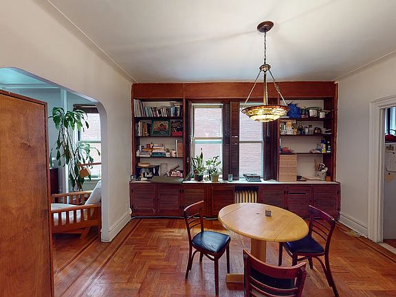 4th image of 642 W 207th St