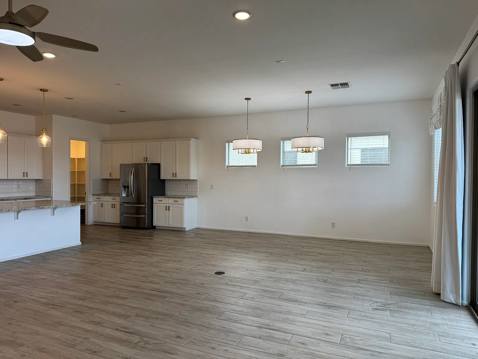 4 bed, 2756 sqft, $2,845 — Photo 4