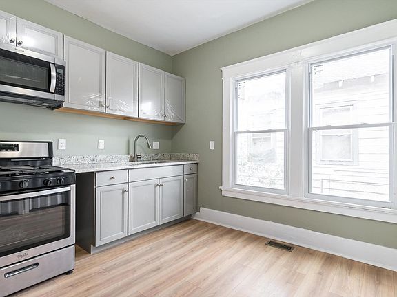 3rd image of 2414A Warwick Ave