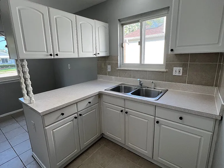 20836 Woodward St — Photo 4