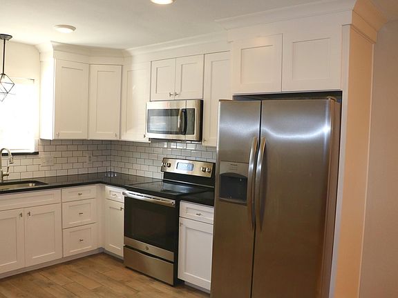 4th image of 2122 Hancock Dr APT 112