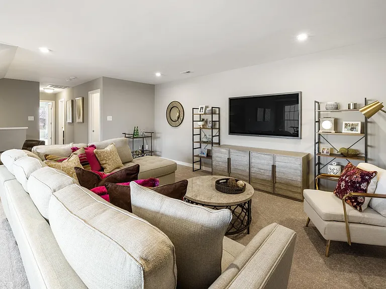 7160 Sandler Dr — Photo 16
