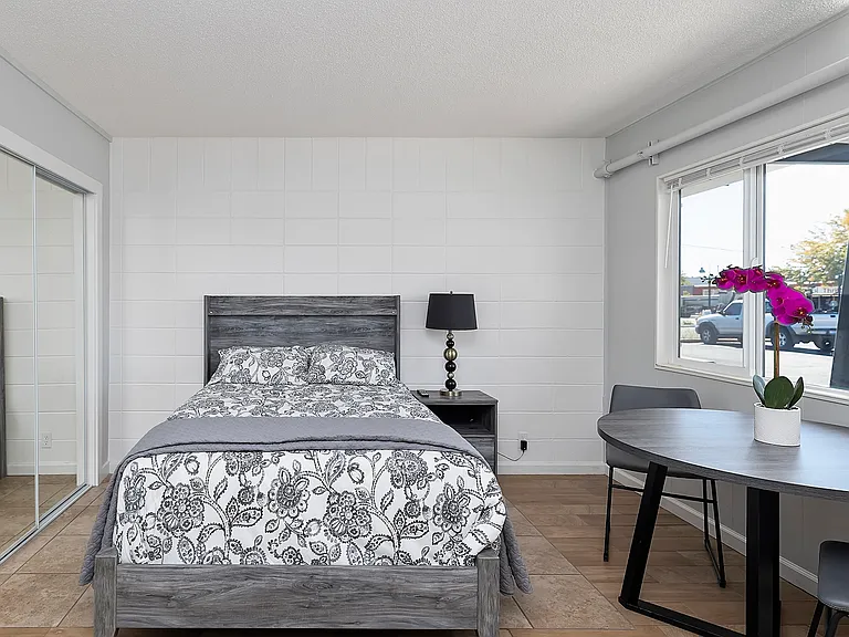 Town Center Apartments — Photo 12