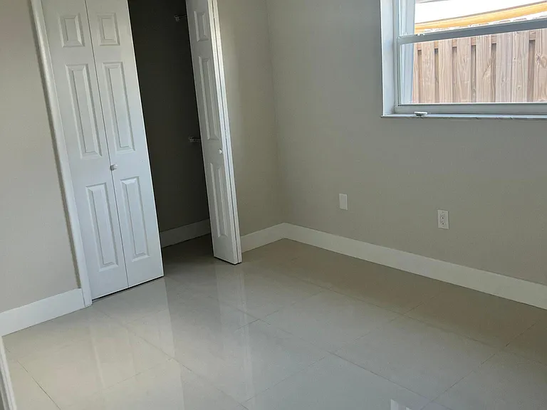 11431 NW 40th Pl — Photo 10