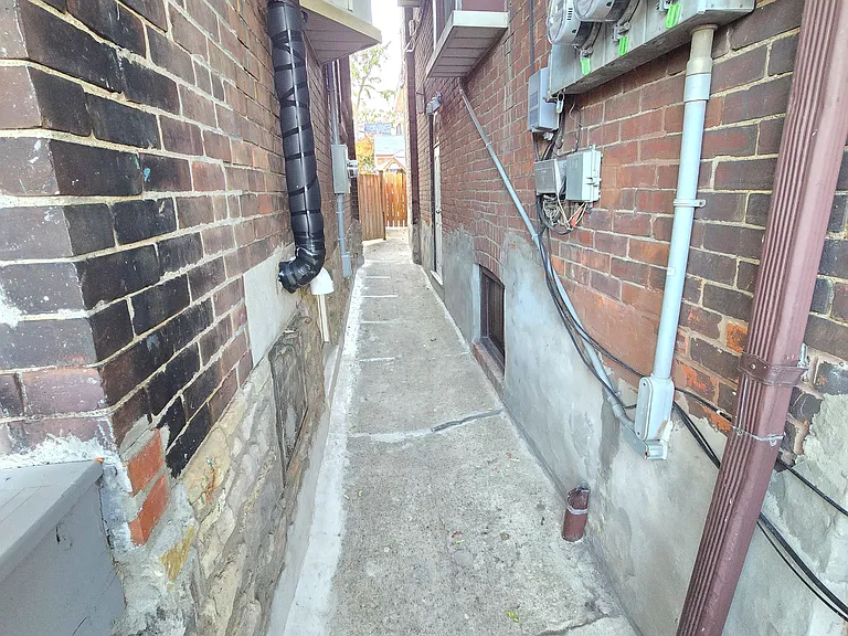 20 Edna Ave #BASEMENT — Photo 28