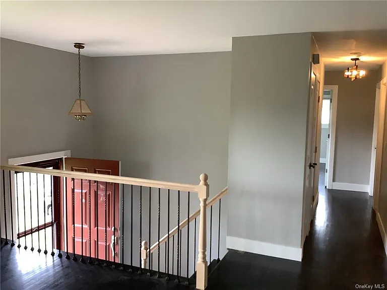 19 Mountainview Dr — Photo 4