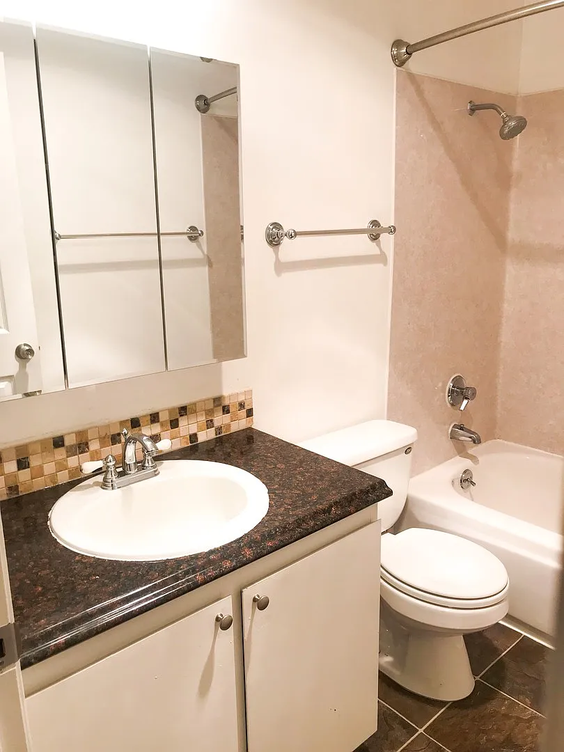 Crestwood Apartments — Photo 2