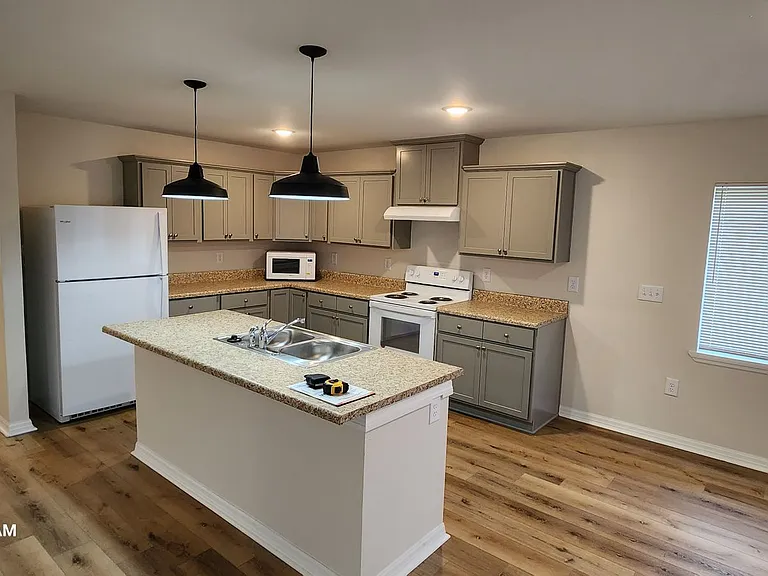 802 E Jasmine Rd — Photo 4