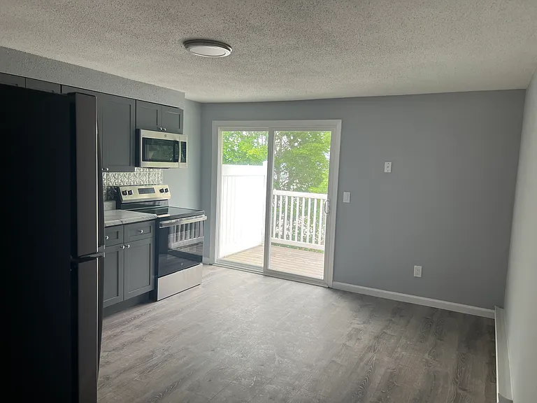 Holly Brook Apartments — Photo 9