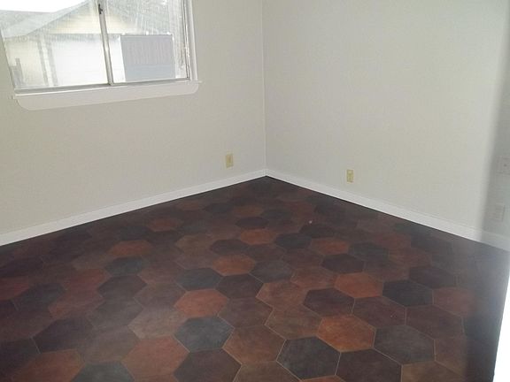 2nd image of 425 1/2 Madrone Ave