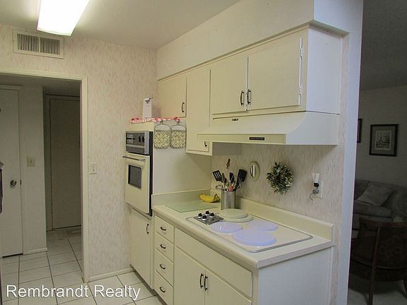 3rd image of 10702 W Crosby Dr