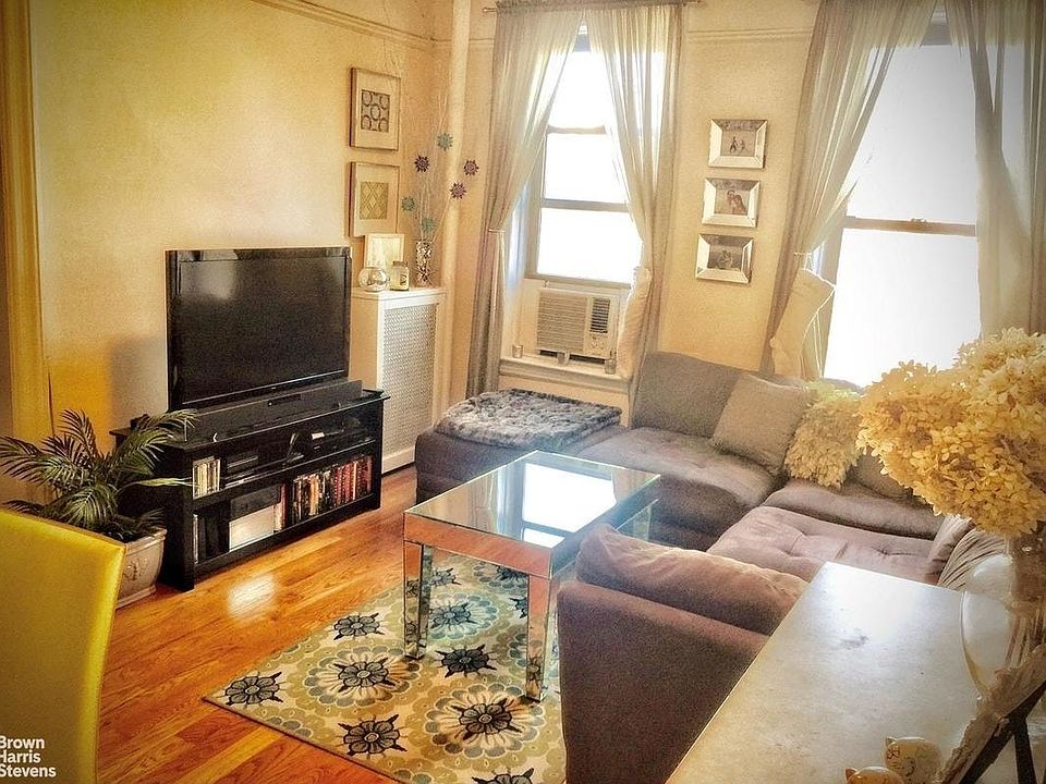 2nd image of 1 Minetta St APT 5C