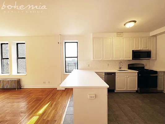 Rented by Bohemia Realty Group | media 2