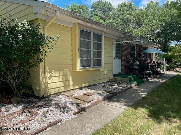 3rd image of 51 Yorktowne Parkway #B