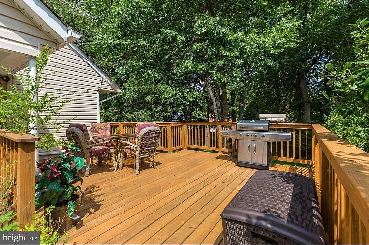 323 Bradley Ave — Photo 7