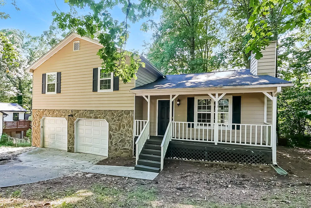 3 bed, 2.0 bath, 1688 sqft, $1,900 — Photo 1