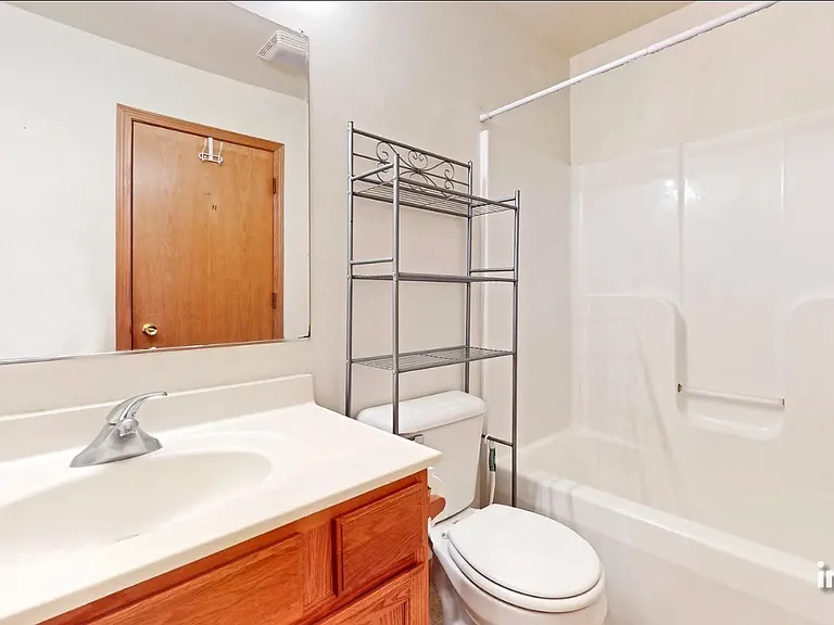 247-253 N Cross St #249 — Photo 12