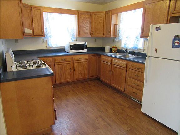5th image of 204 Dunn Ave