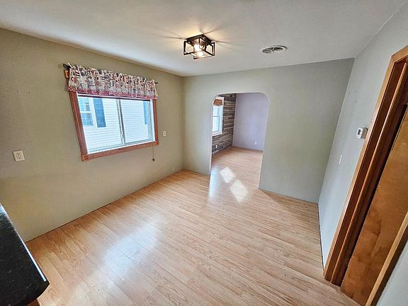 3rd image of 511 3rd St SE