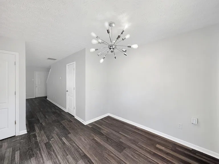 5539 Pineridge Ct — Photo 10