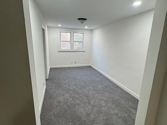 4th image of 125 W 21st St