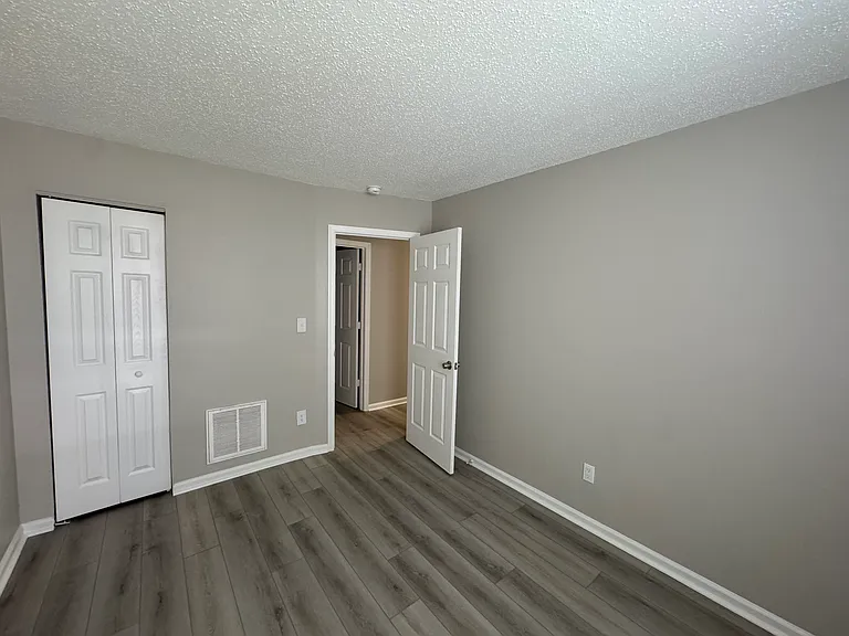 122 Wexford Dr E — Photo 14