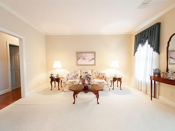 5th image of 8118 Lichfield Ct