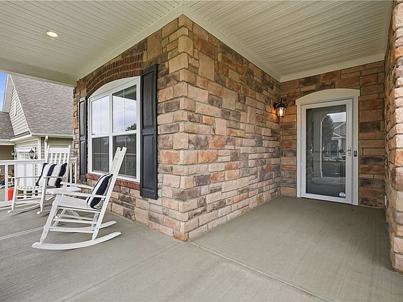 4th image of 211 Bridle Ln