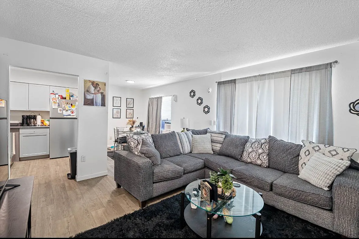 Annie Apartments — Photo 3