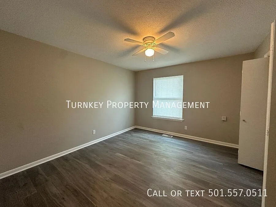 1821 Sanford Unit 3 -- Half Off First Month's Rent!! — Photo 3