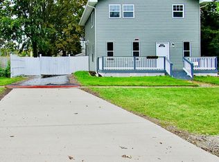 26227 Ypsilanti St, Flat Rock, MI 48134