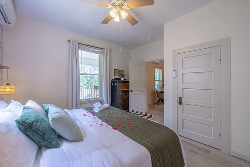 313 W Maple St #2 Photo 1