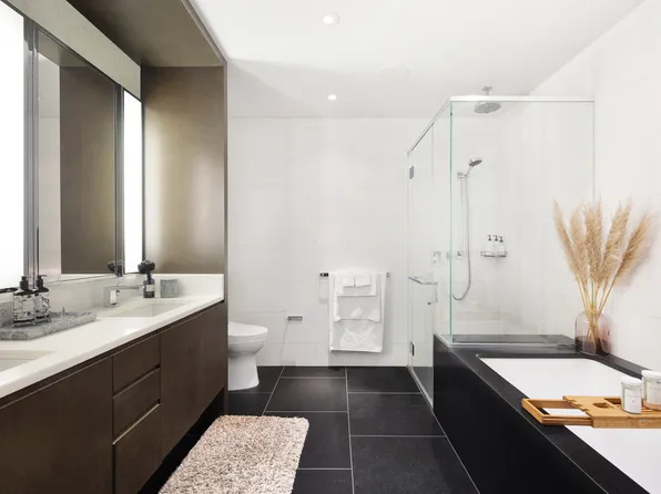 50 Riverside Boulevard image 7 of 20