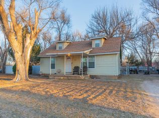216 W 5th St, Lefors, TX 79054
