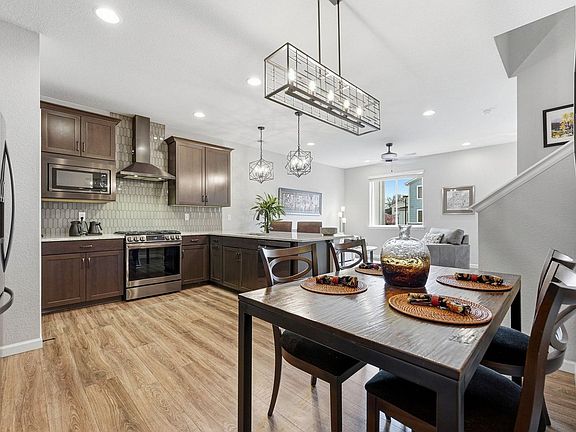 3rd image of 728 Stonebridge Dr