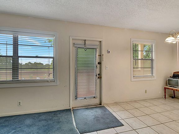 4th image of 3077 Newport Q #3077