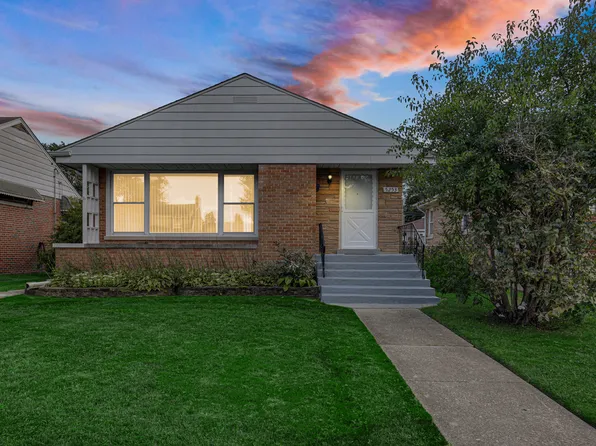 5253 Davis St, Skokie, IL 60077