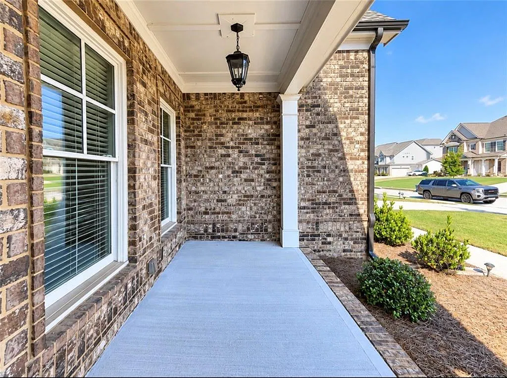 5 bed, 4.5 bath, 4546 sqft, $4,500 — Photo 3