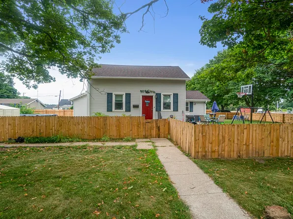 1105 S 3rd St, Oregon, IL 61061