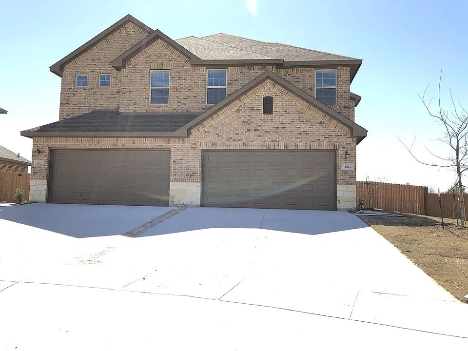 1044 W Sierra Vista Ct