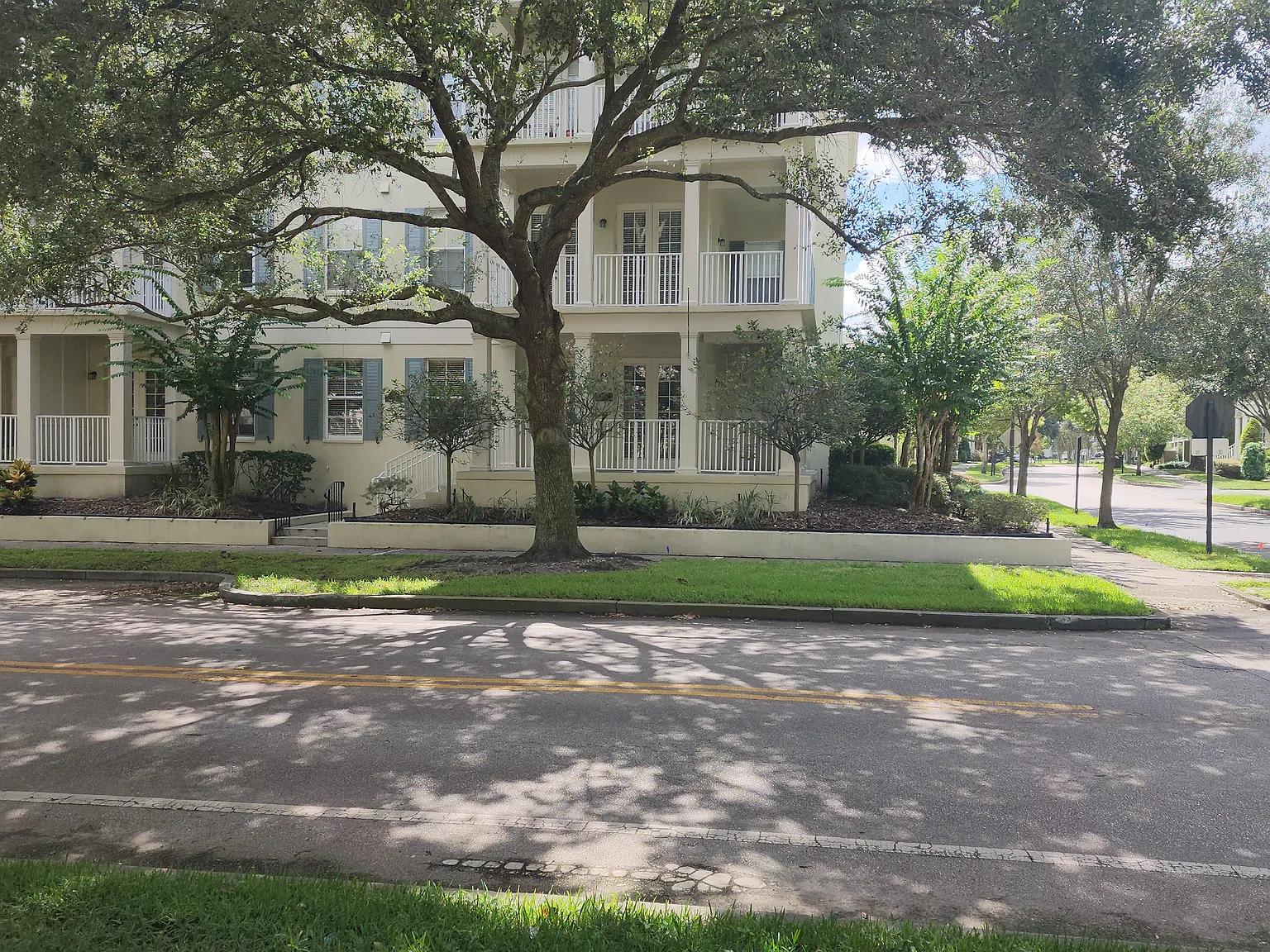 3 bed, 1443 sqft, $3,200 — Photo 1