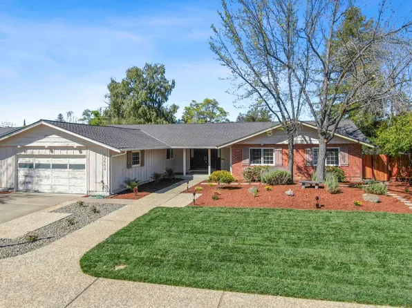 19662 Via Grande Dr, Saratoga, CA 95070