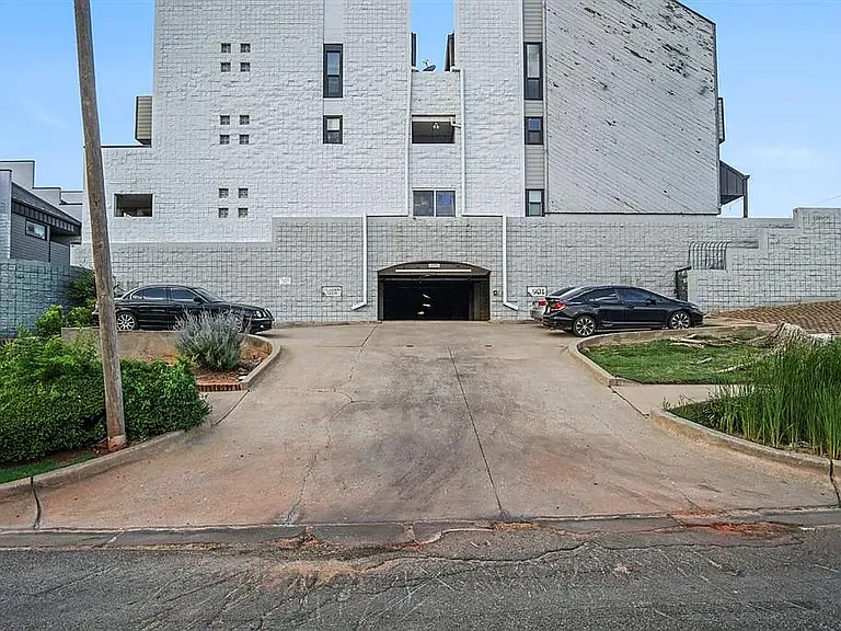 901 NW 7th St #103 — Photo 36