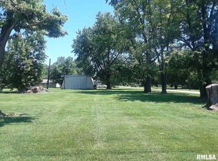 213 E King St, Palmyra, IL 62674