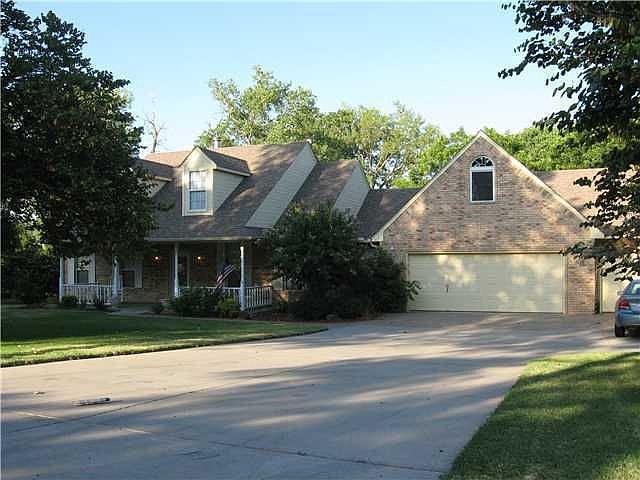 Home for Sale in Mustang, Oklahoma $237,900
